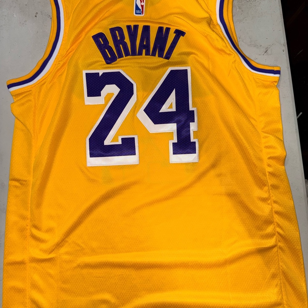 Los Angeles Lakers #24 Kobe Bryant Basketball Jersey - Yellow